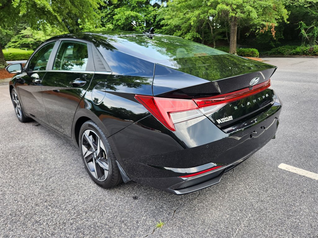 2023 Hyundai Elantra Limited - Photo 11