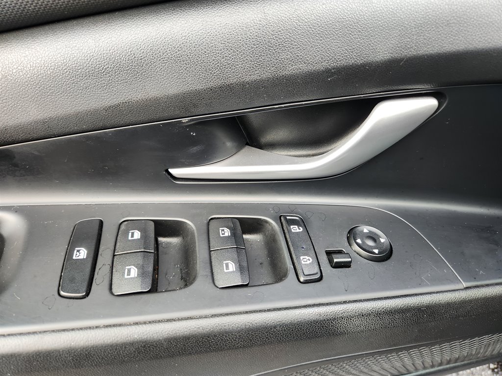 2023 Hyundai Elantra Limited - Photo 23