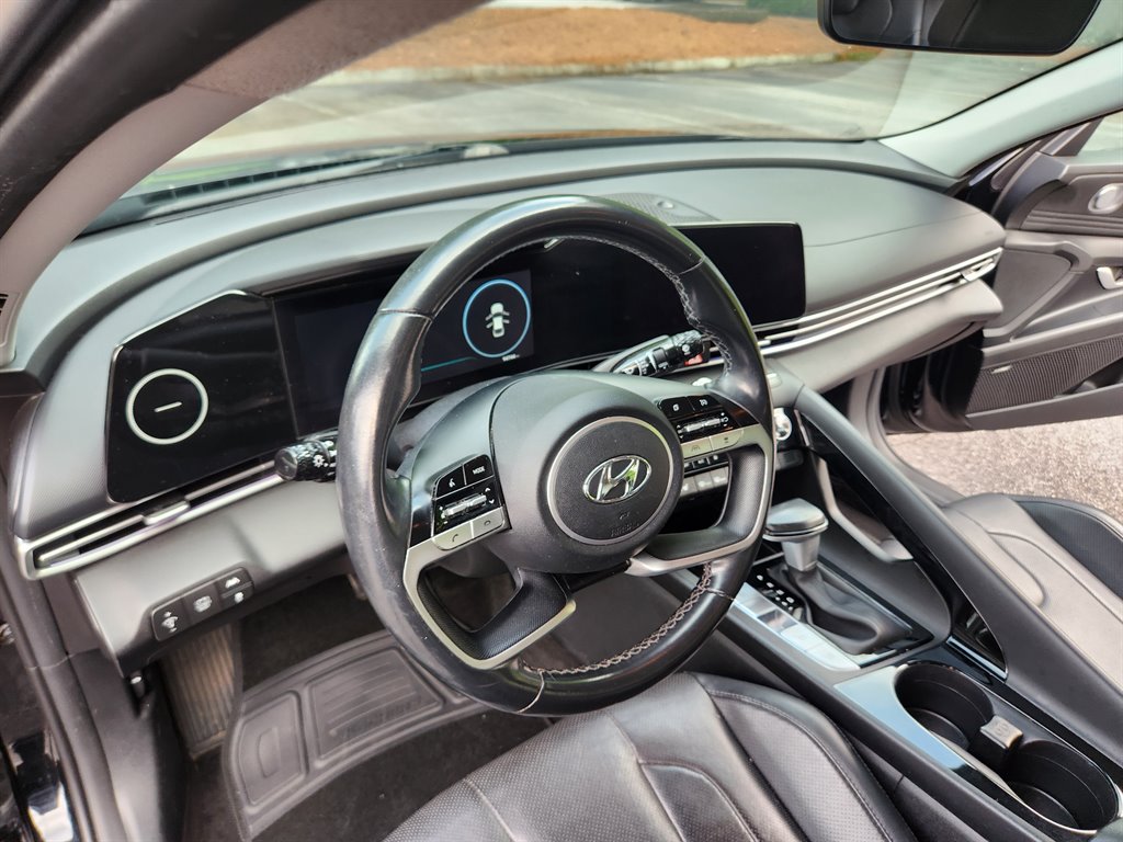 2023 Hyundai Elantra Limited - Photo 17