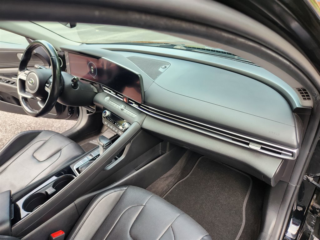 2023 Hyundai Elantra Limited - Photo 19