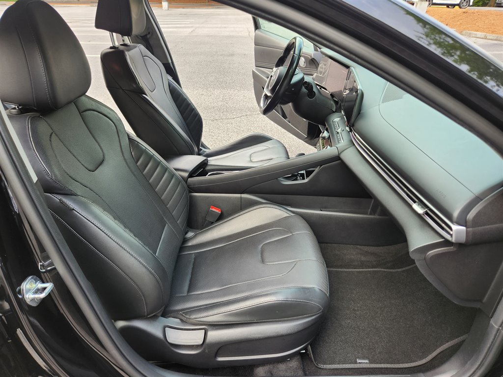 2023 Hyundai Elantra Limited - Photo 18