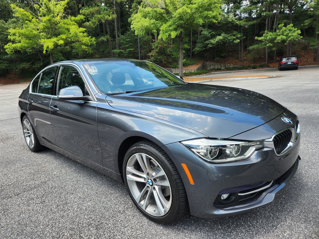 2018 BMW 3 Series 330i Sedan's photo
